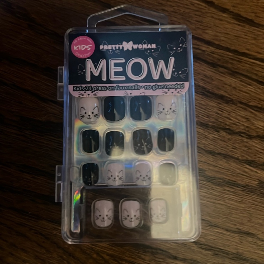 Kids press on nails- kitty design